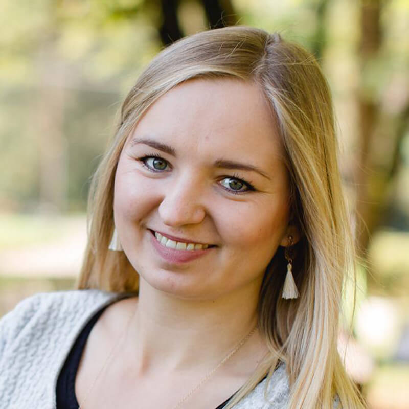 Portraitfoto Frau mit blonden Haaren