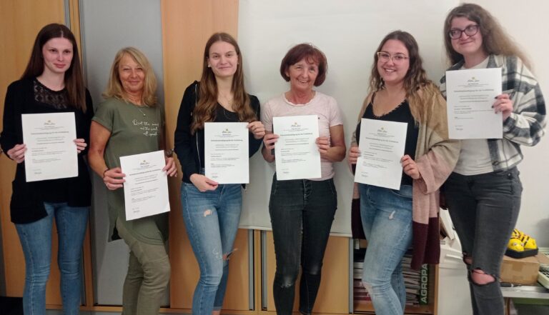Gruppenfoto Frauen mit Zertifikat